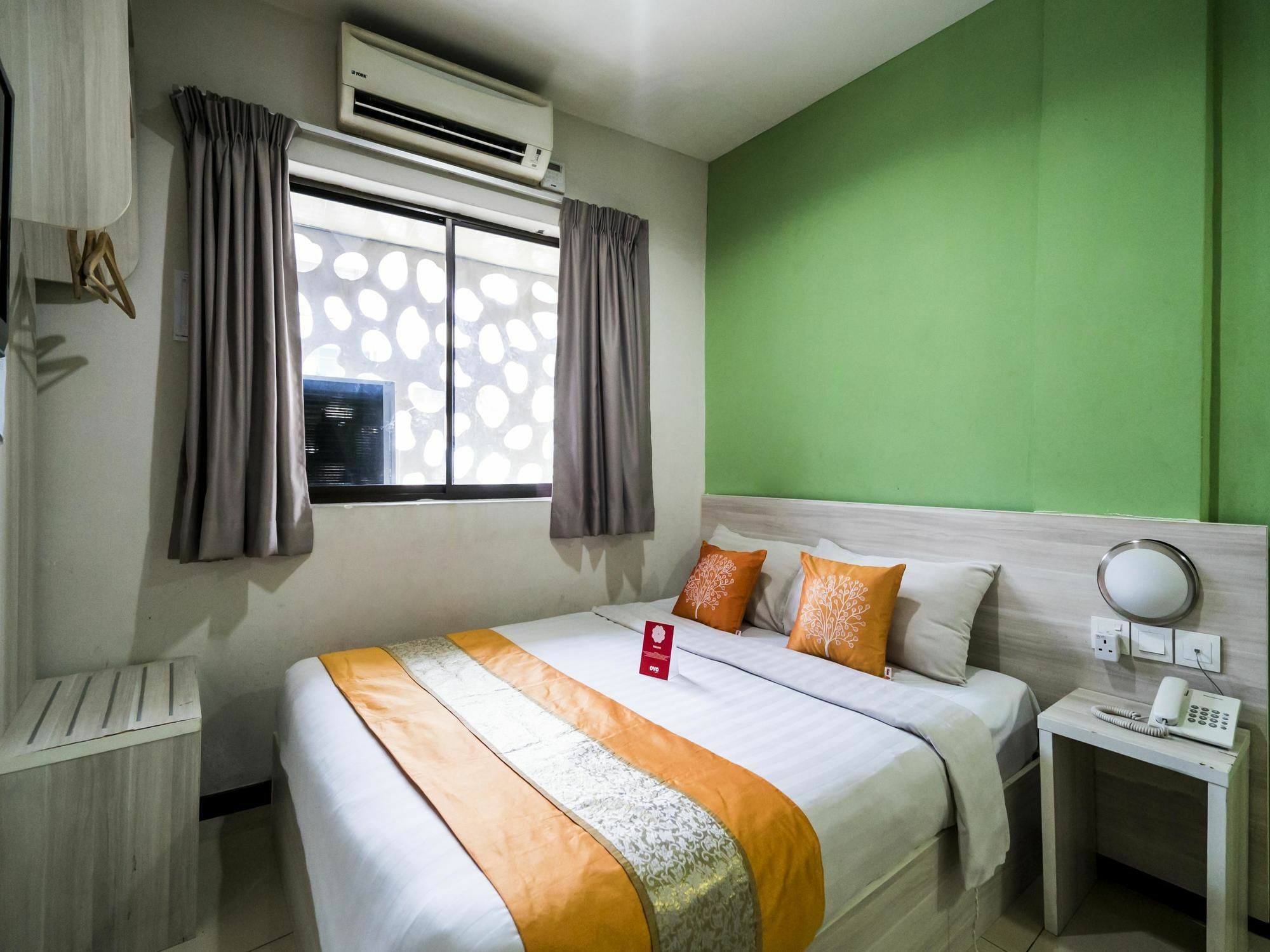 Oyo Rooms Pwtc Lrt Station 쿠알라룸푸르 외부 사진